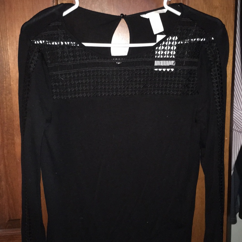 Black top w/ lace detail
